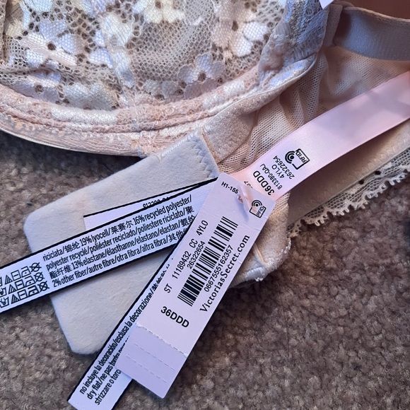 Victoria’s Secret Bra Set! Never worn! - Picture 3 of 4